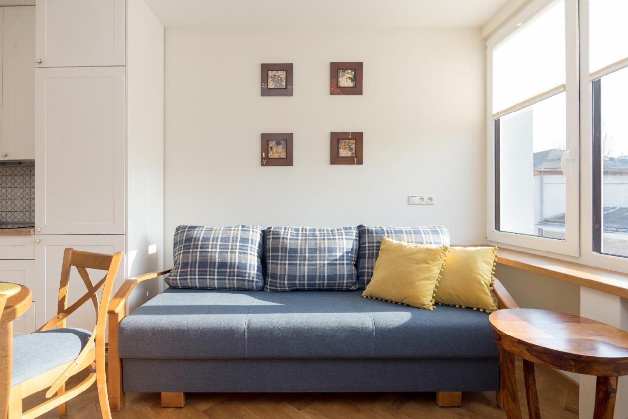 Piekna 2-Bedroom Apartment Варшава Екстериор снимка