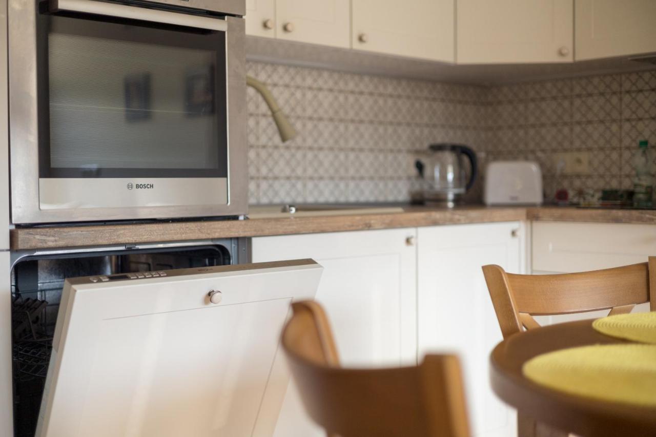 Piekna 2-Bedroom Apartment Варшава Екстериор снимка