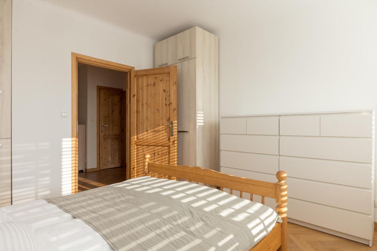Piekna 2-Bedroom Apartment Варшава Екстериор снимка