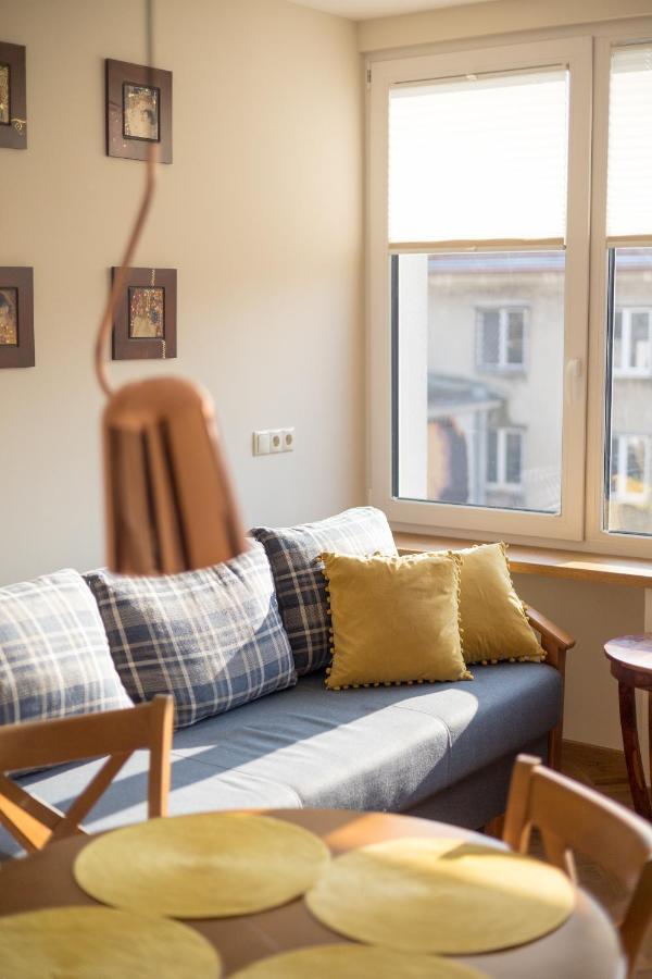 Piekna 2-Bedroom Apartment Варшава Екстериор снимка