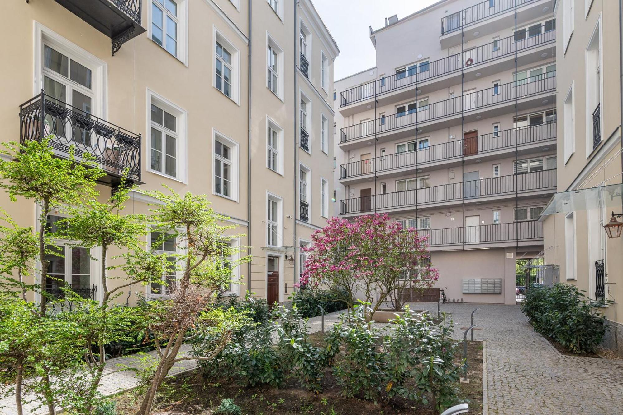 Piekna 2-Bedroom Apartment Варшава Екстериор снимка